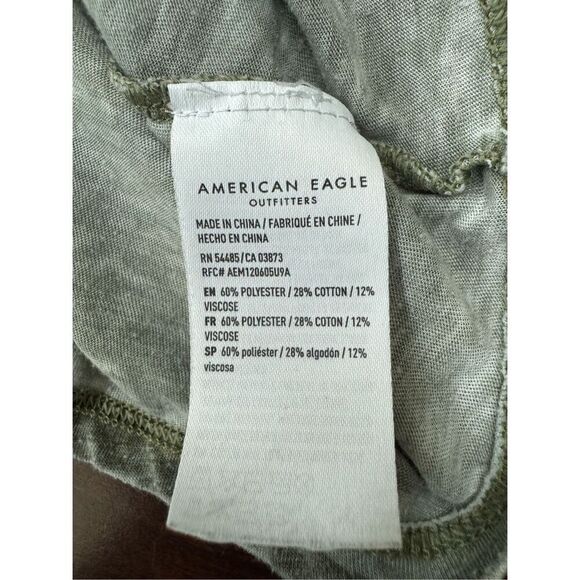 American Eagle Camouflage Short Sleeve Low V-Neck Blouse Size Medium - Picture 5 of 6